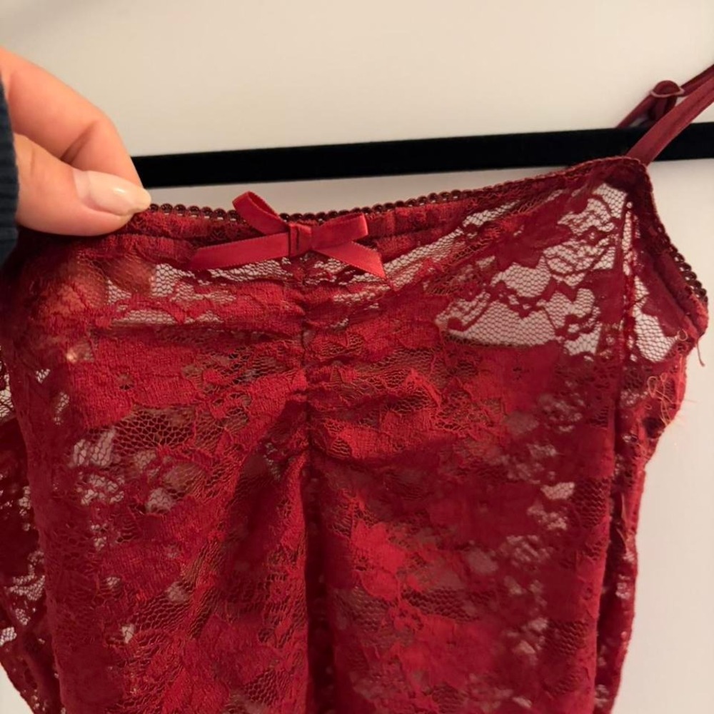 Red lace cami - Picture 2 of 3